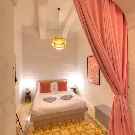 Impressive & Stylish Palazzino In Ddem1-3 * Valletta