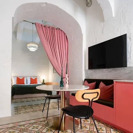 Impressive & Stylish Palazzino In Ddem1-3
