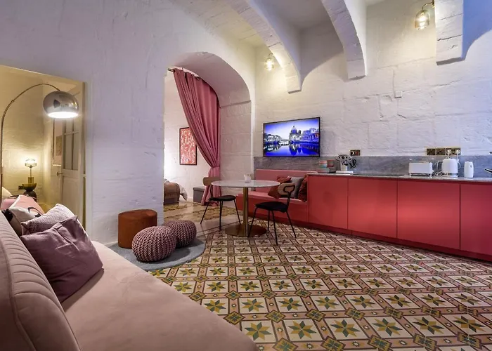 Impressive & Stylish Palazzino In Ddem1-3 *