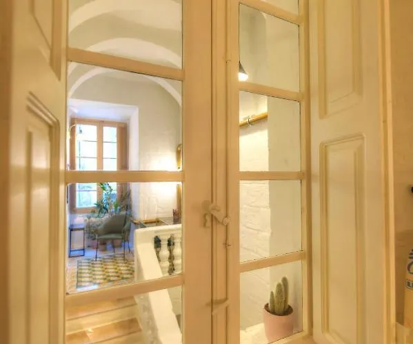 Impressive & Stylish Palazzino In Ddem1-3 Appartement